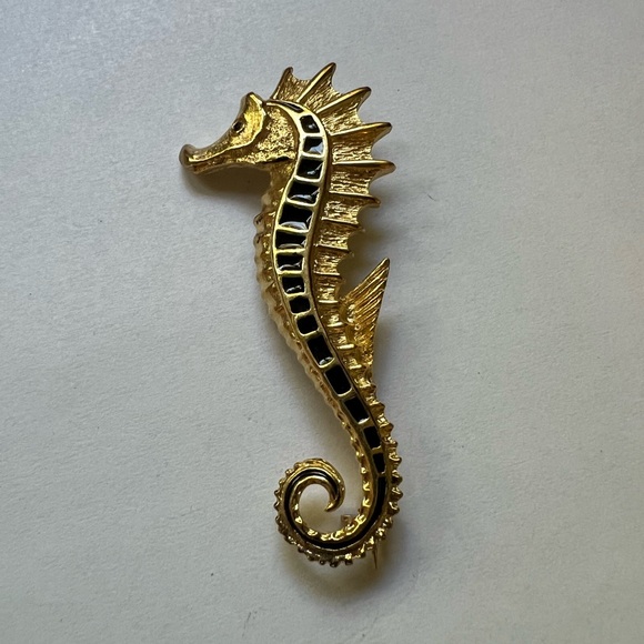 Gold & Black Seahorse Brooch - Picture 2 of 8
